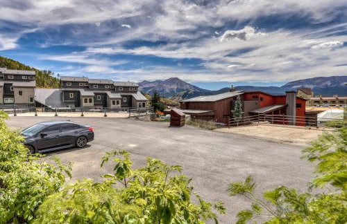 Beautiful Mountain View Condo - Photo 12