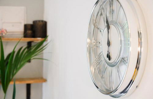 Modern 2 Bedroom House with Parking - Photo 19