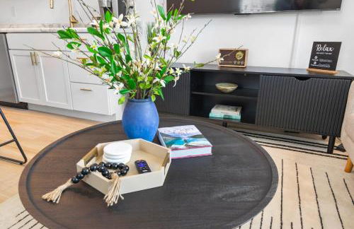 Uptown Haven Walkable Home with Bikes and Firepit near Downtown - Foto 27