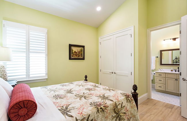 Imola: Newly Remodeled Pool Home Minutes from Vanderbilt Beach. Family-Friendly Retreat with 4 BR, 3.5 Bathrooms, and Private Screened Pool. Perfect Location Near Mercato and Naples Attractions - Foto 9