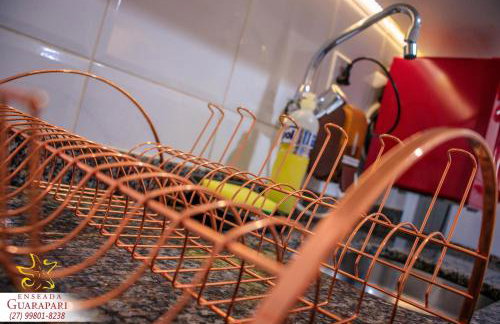 MAIOR NOTA - 2 Quartos com AR CONDICIONADOS SPLIT, Air Fryer, Wi-Fi, Disney Plus, Star Plus, HBO Max, Cadeiras de Praia, Caixa Térmica, Churrasqueira, Rede para Descanso e Chuveirão - 8 pessoas - CONFORTO Máximo - Melhor Localização!! - Photo 27