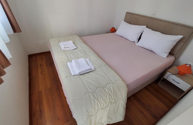 Apartment 11 Sleeps 4 Guests - Photo 8