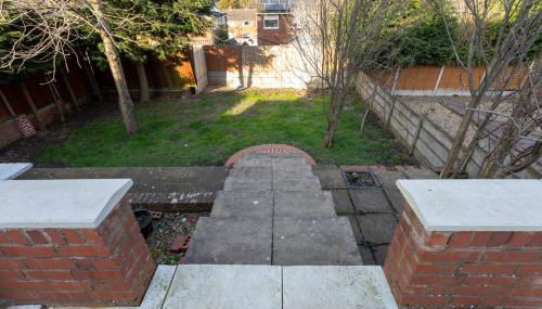 Newly Refurbed Home With Football Table Near M5 Junction 2 - Foto 2