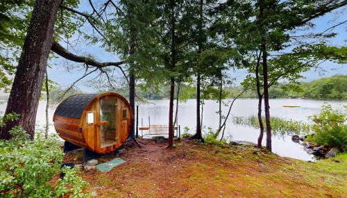 Hideaway House - Photo 1