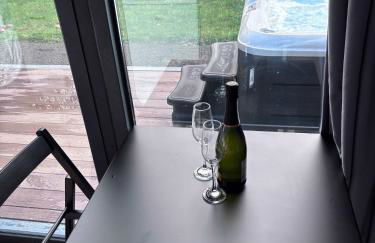 Glamping Pod with a Hot Tub in Orchard - Foto 18