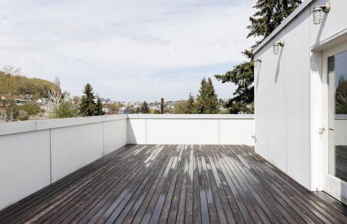 Urban Architectural Retreat with Rooftop Deck & Fi - Foto 17