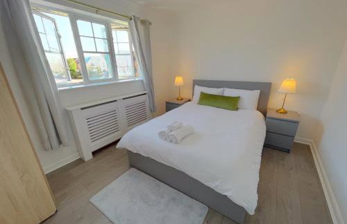 Opulent 5 bedroom Retreat with Hot tub and Entertainment - Foto 12