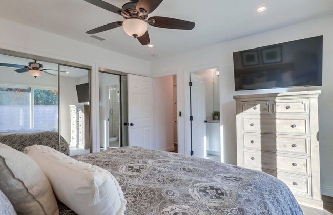 Beautiful Remodel 3 Bedroom 2 Bathroom Home With Pool & Jacuzzi - Foto 7
