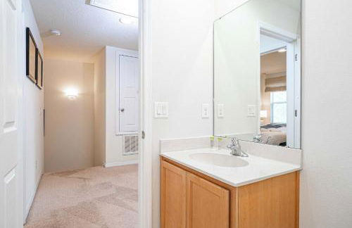 Spectacular House with 3BR - Private Pool, BBQ - Minutes from Disney! - Foto 45