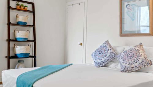 Sojourn Classic DC Rowhouse with Parking - Foto 5