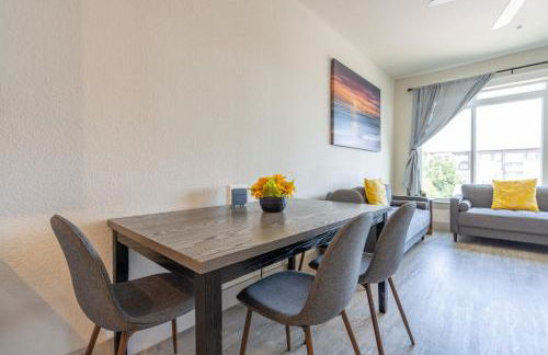 Top Floor City Views! King Bed Pool Gym Free Parking - Foto 17