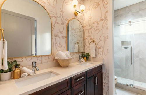 Skyline Views with Double Rooftop Deck & Game Room - Foto 29