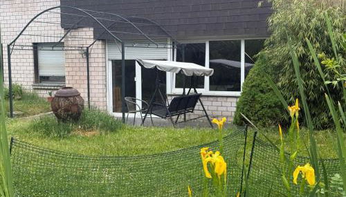 Cozy Garden Apartment near Train Station & Nature - Photo 2, Garden