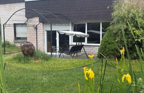 Cozy Garden Apartment near Train Station & Nature - Foto 2