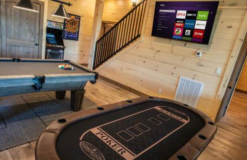 Luxury 12-Bedroom Cabin with Indoor Pool, Hot tub & Movie Theater, Sleeps 36 - Foto 23