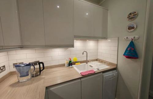 Charming City Flat for Couples & Families - Foto 5