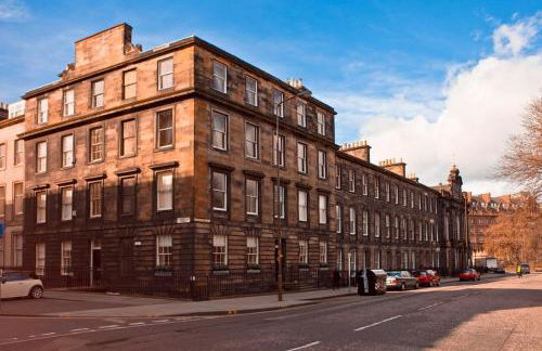 Edinburgh Castle Suite - The Edinburgh Address - Photo 31