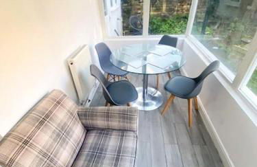 Gravesend 2 Bedroom Spacious Stylish Apartment - Sleeps upto 6 - 2 Min Walk to Station - Foto 9