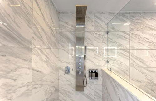 Luxury Home with Heated Pool close to beaches - Foto 2