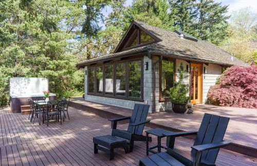 Luxe Beachfront, Hot Tub, Kayaking, Walk to Town - Foto 24