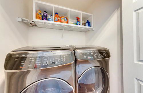 Families Welcome! Spacious OFallon Home with Yard - Foto 25