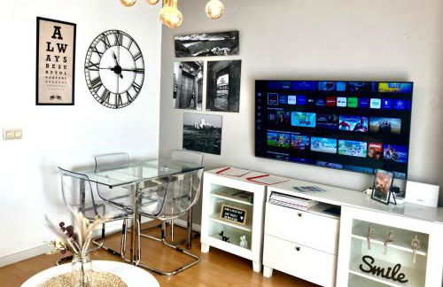 Maravilloso apartamento céntrico de 70m2, jardín propio 40m2 con piscina para niños y parking opcional - Foto 3