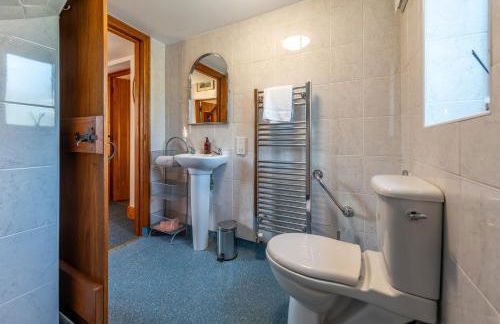 The Owl House with swimming pool and private hot tub - Foto 16