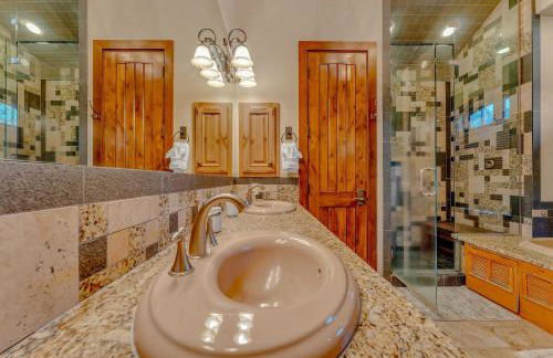 Lakefront Retreat Across from Homewood Resort - Foto 32