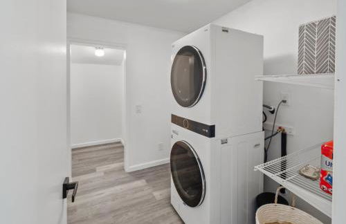 Super Spacious Family Vacation House! - Photo 42