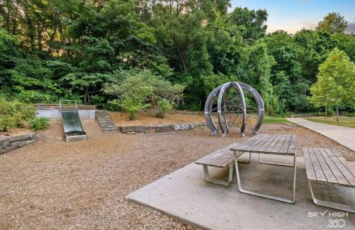 Creekside Oasis - 5BR Retreat with Pool & Hot Tub - Foto 40