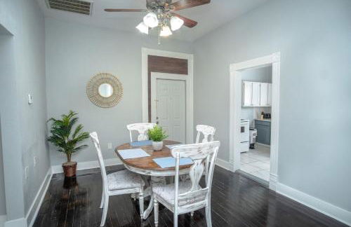 Stunning 2br/1ba Historic Pad Few Steps Downtown - Photo 14