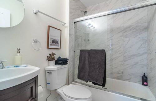 City Views and Convenient 3BR Suite for Group of 8 Guests Near McCormick, Shedd Aquarium, Museum Campus & Navy Pier - Foto 14