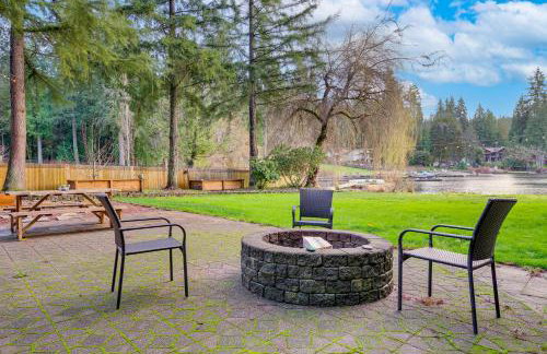 Lake-View Woodinville Retreat w/ Hot Tub + Theater - Foto 2