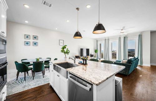 Stylish 4BR Lake House - Foto 10