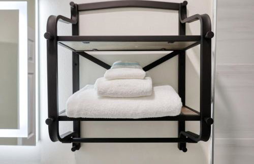 Dreamy & Relaxing Gem With Backyard - 12mins to DT LA - Foto 43