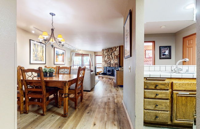 Inviting Mountain Retreat Steps From Ski Lifts! - Foto 3