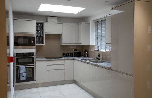 Luxury 6 Bed near city centre with Cinema Room & games room plus 5 bathrooms - Foto 24