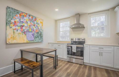 Classic City Apartment w Firepit - Photo 3