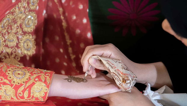 Los tatuajes de henna, una de las tradiciones de Omán