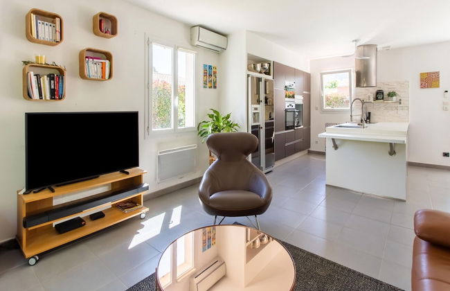 Beautiful Holiday Home With Swimming Pool - Photo 17