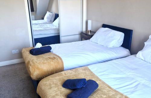 4 Bedroom Group Stay, 3 Bathrooms, Easy Parking - Photo 5