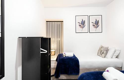 Cozy Vibes Refined 2BR Flat - Photo 9