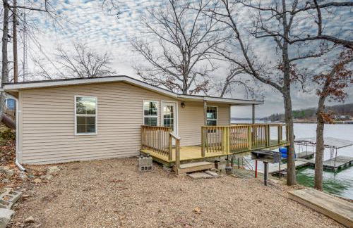 Fish and Boat on Lake of the Ozarks Waterfront Home - Foto 23