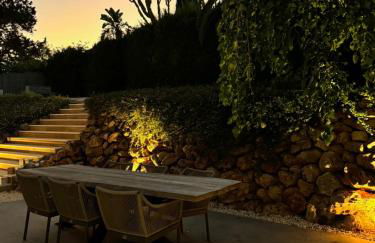 Marbella Bliss - Luxury 4-Bedroom VILLA with Garden, Private POOL & Jacuzzi, Marbesa near- 5 min to the Cabopino Beach - Photo 17