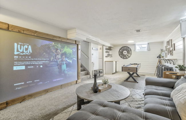 5BD Dog Friendly Family Getaway Near Downtown! - Photo 1