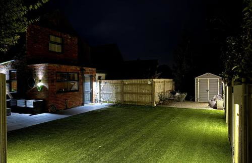 Blissful 4-Bedroom Home with Hot tub - Foto 19