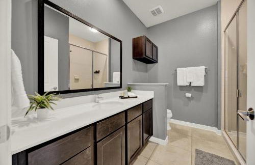 Beautiful 3 Bedroom Villa with Private Hot Tub, 10 mins to Disney! - Foto 24