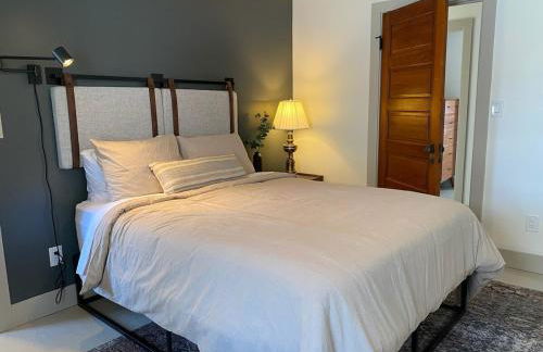 Totally renovated large family getaway! King bed - Foto 33