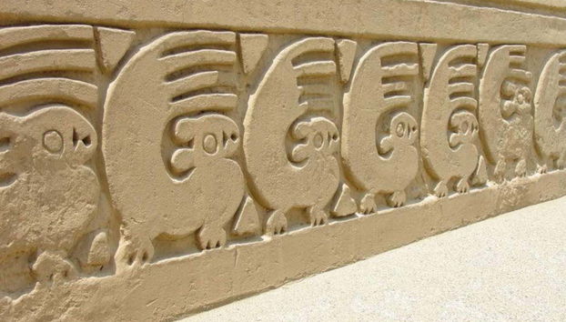 Sun + Moon Pyramids, Huanchaco & Chan Chan Tour - Foto 2