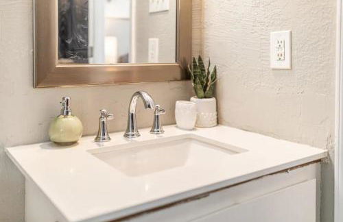 Charming 2BR in Central Lawton - Near Fort Sill - Photo 25